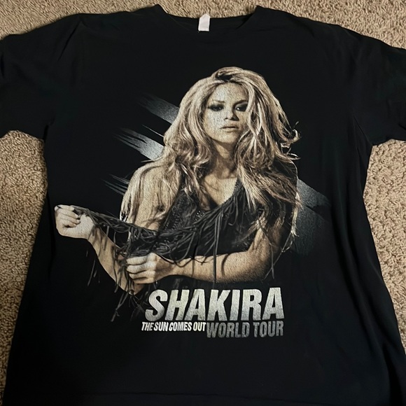 Shakira 2010 the sun comes out world tour, T-shirt from Houston show - Picture 1 of 4